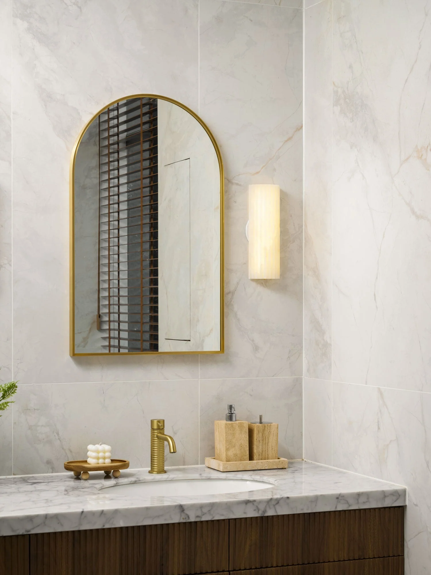 Alvia Alabaster Wall Light - Image 8