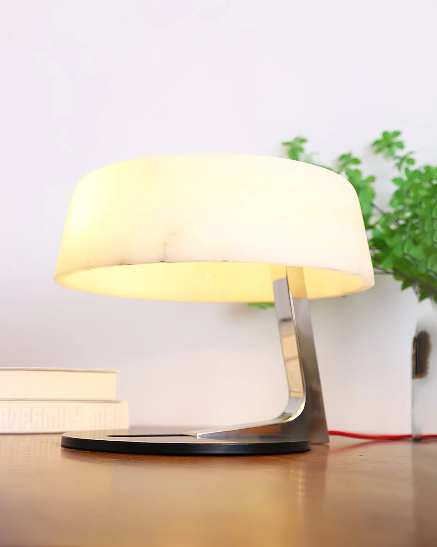Comete Alabaster Table Lamp - Image 10
