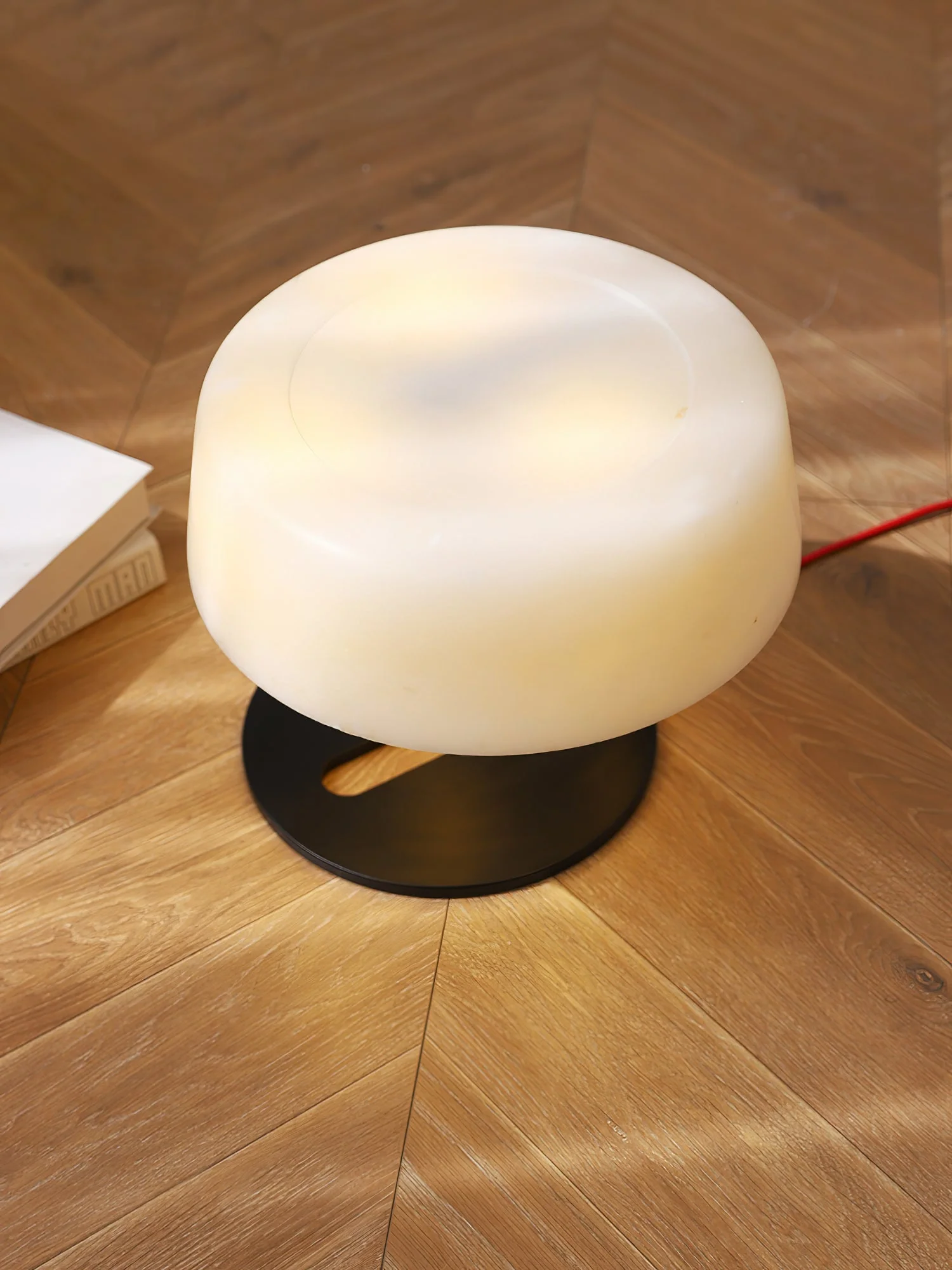 Comete Alabaster Table Lamp - Image 15