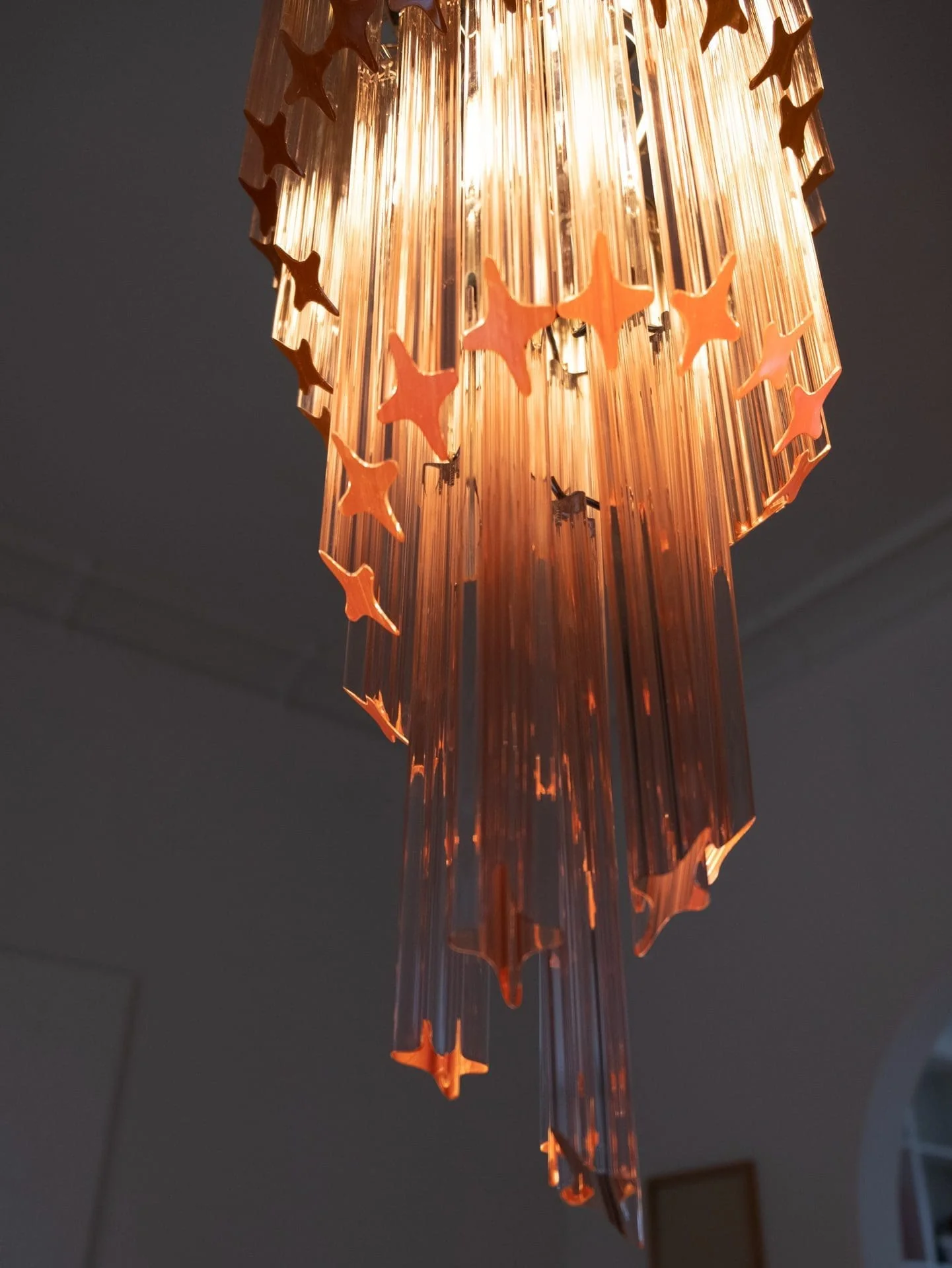 Murano Chandelier – Spiral – 54 prisms – Pink - Image 3
