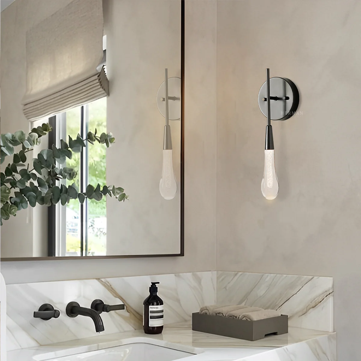 Raindrop Glass Round Solitaire Wall Sconce