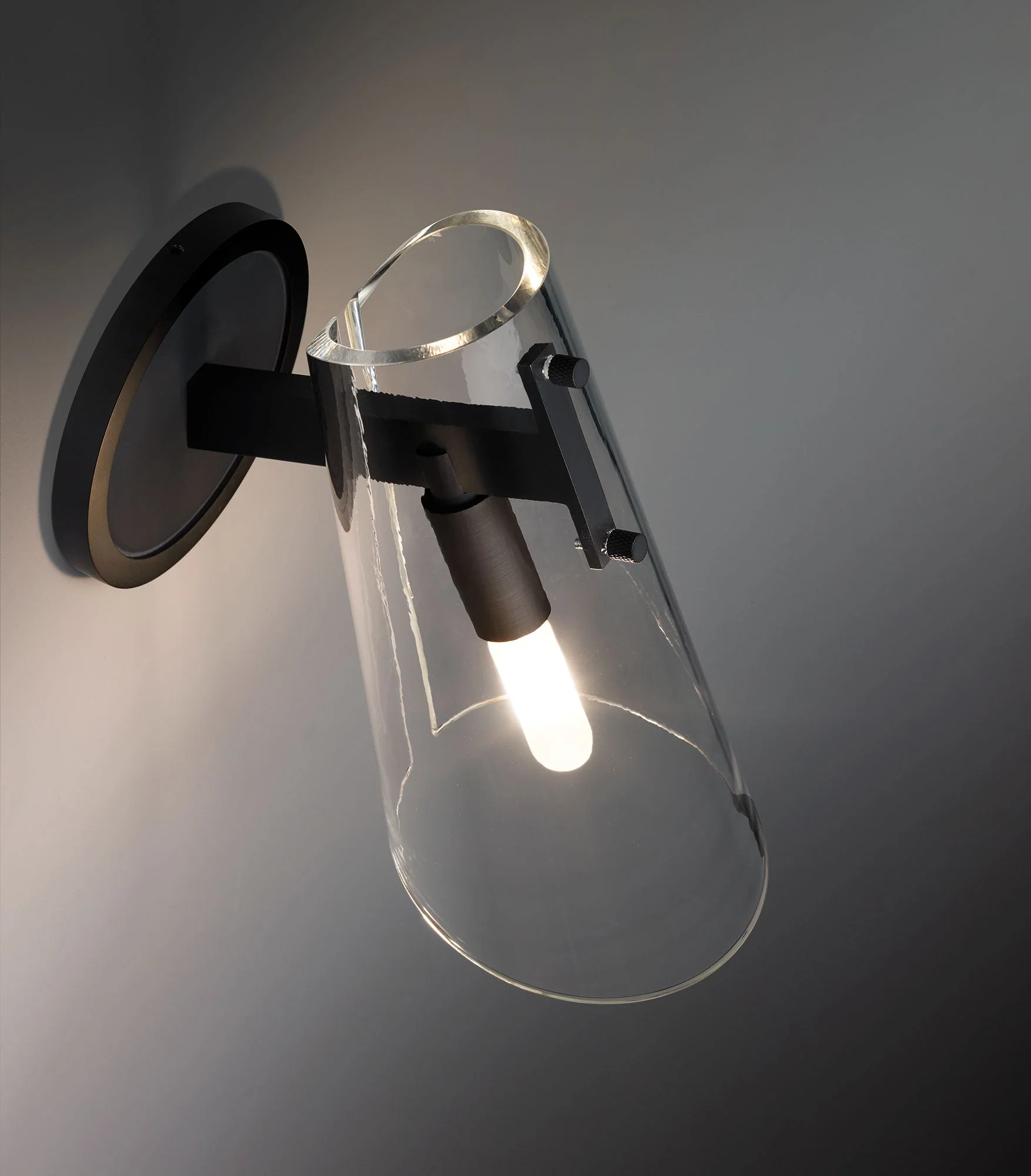 Valege Sconce